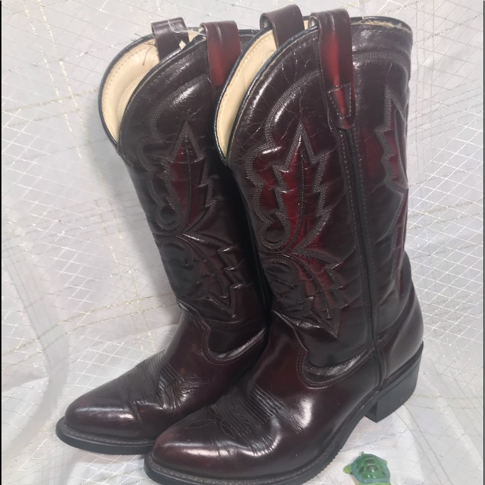 Wine colored Men’s Cowboy Boots, size 8D